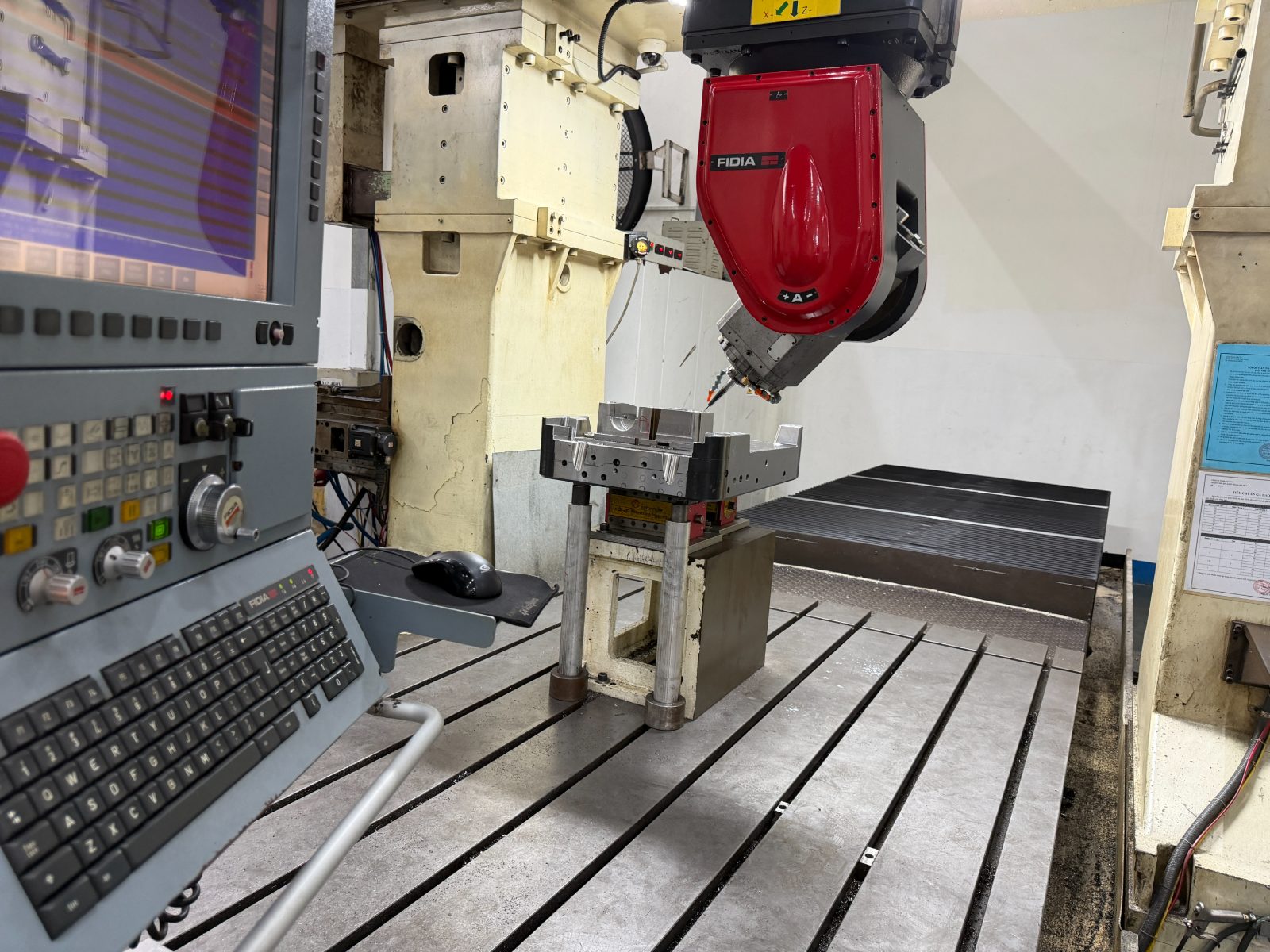 Toshiba MPE-2140 with Fidia 5-axis milling head